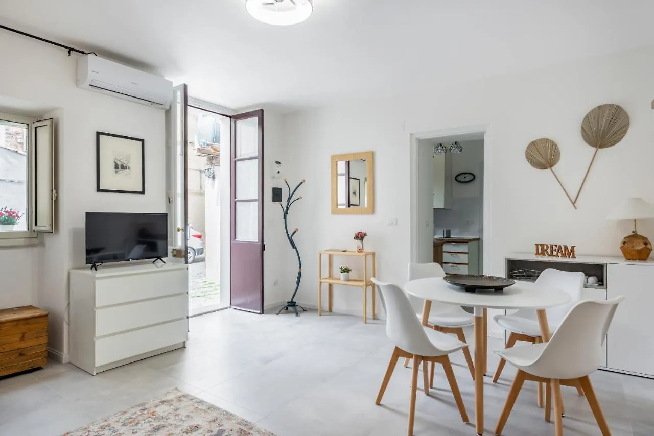 Casa Alchisi - Teatro Romano Cozy Apartment Catania Italy