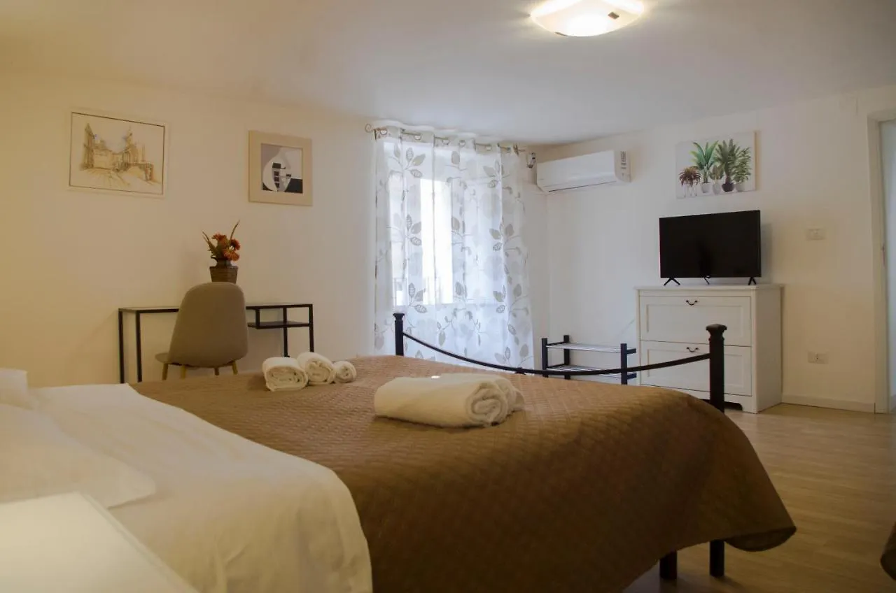 Casa Alchisi - Teatro Romano Cozy Apartment Catania 0*,  Italy